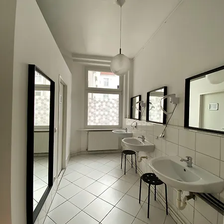 ゲストハウス Avalex ベルリン